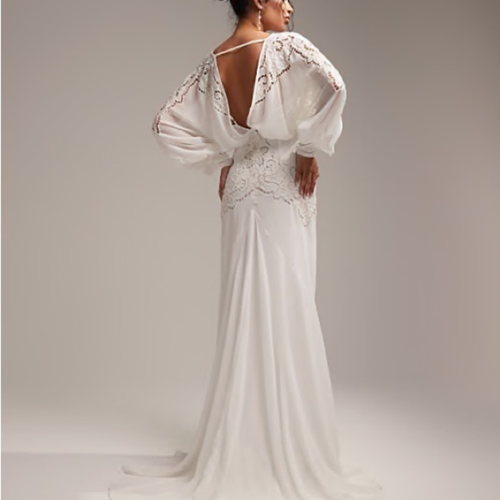 ASOS DESIGN Curve Ella blouson sleeve beaded cutwork wedding dress in cream - Picture 2 of 16
